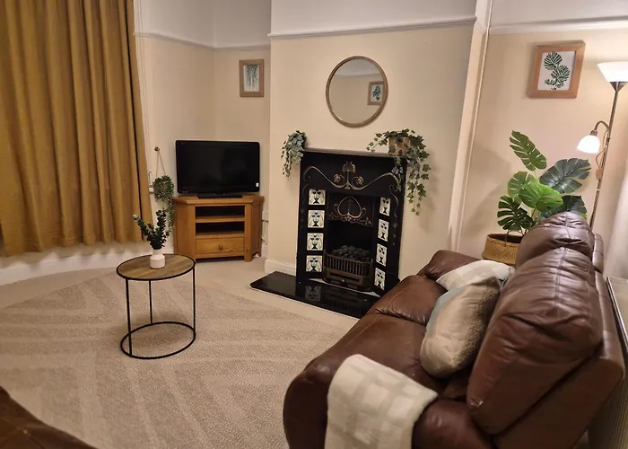 Spacious House With Parking In Excellent Location